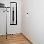 Апартаменты Totu Black&white Centrum
